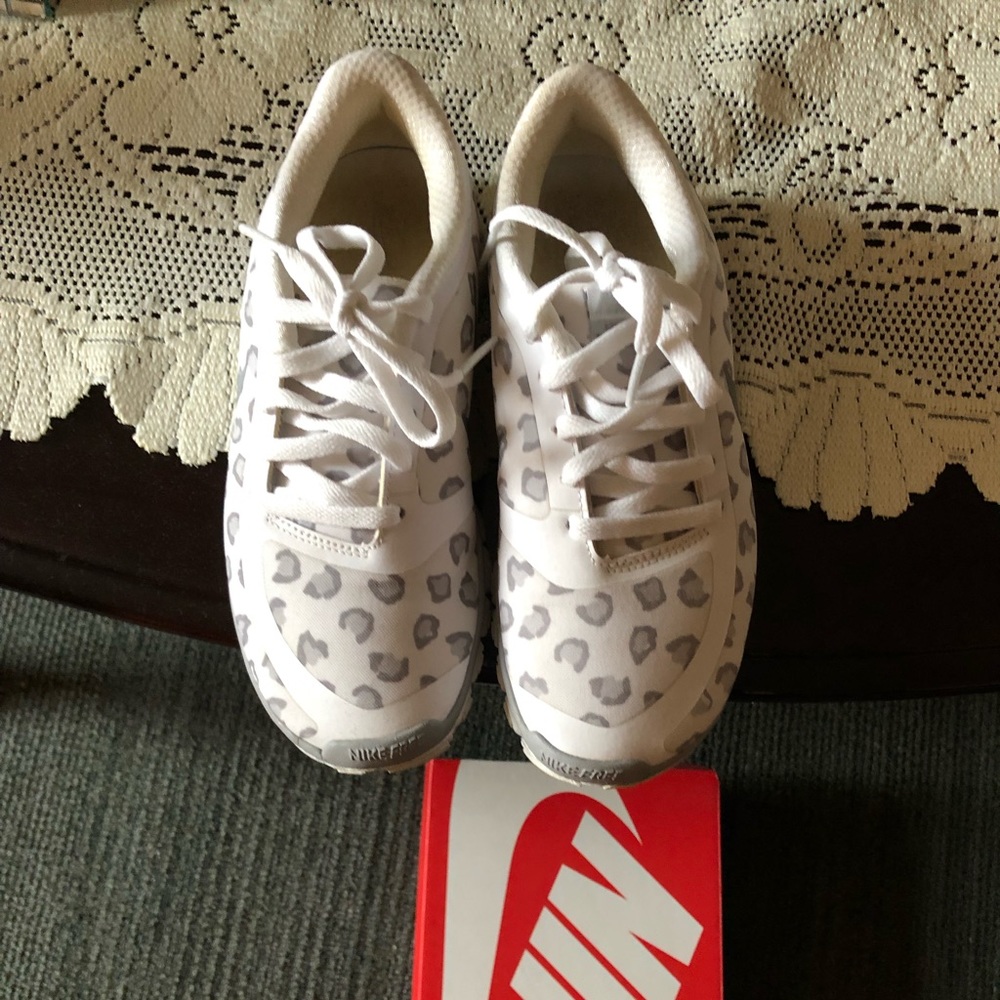 Women’s Nike Free 5.0 White Leopard Shoes Sz 5